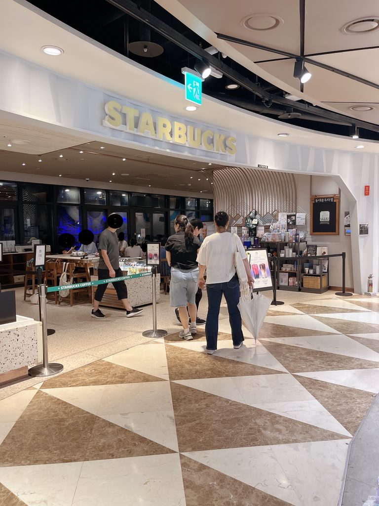 DOOTA MALL東大門2F：安定の居心地のよさ「スターバックス」