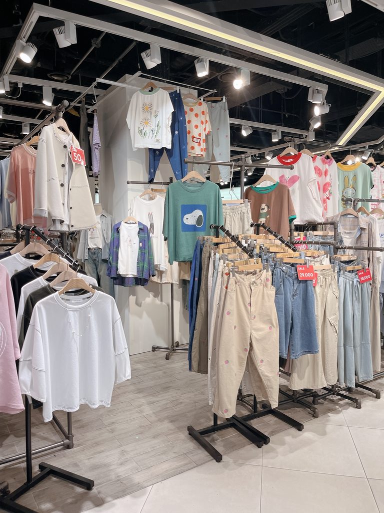 DOOTA MALL東大門カジュアルウェアから使いやすいデイリー服まで幅広くそろっていました