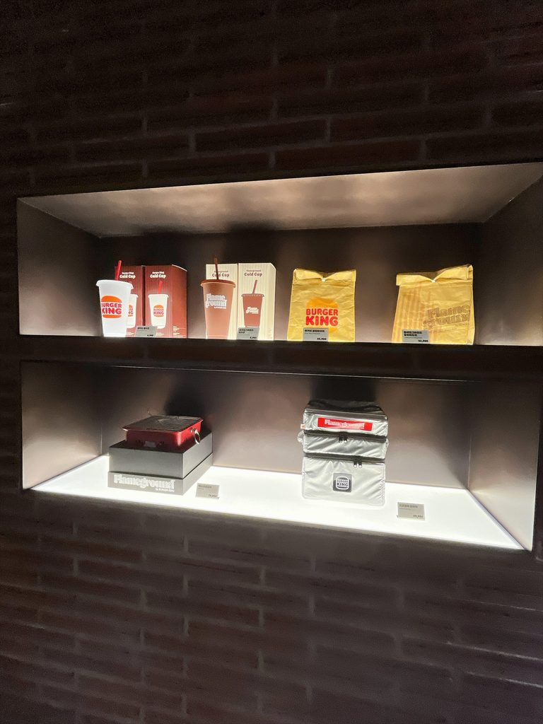 フレイムグラウンド 聖水店｜スタイリッシュなタンブラーやペーパーバッグ風ポーチ、ミニグリルセットなどもあります