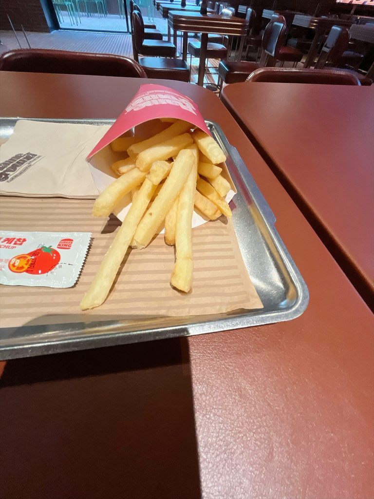 フレイムグラウンド 聖水店｜セットのフライドポテトは食べ応えのある太切りでホクホクの食感です