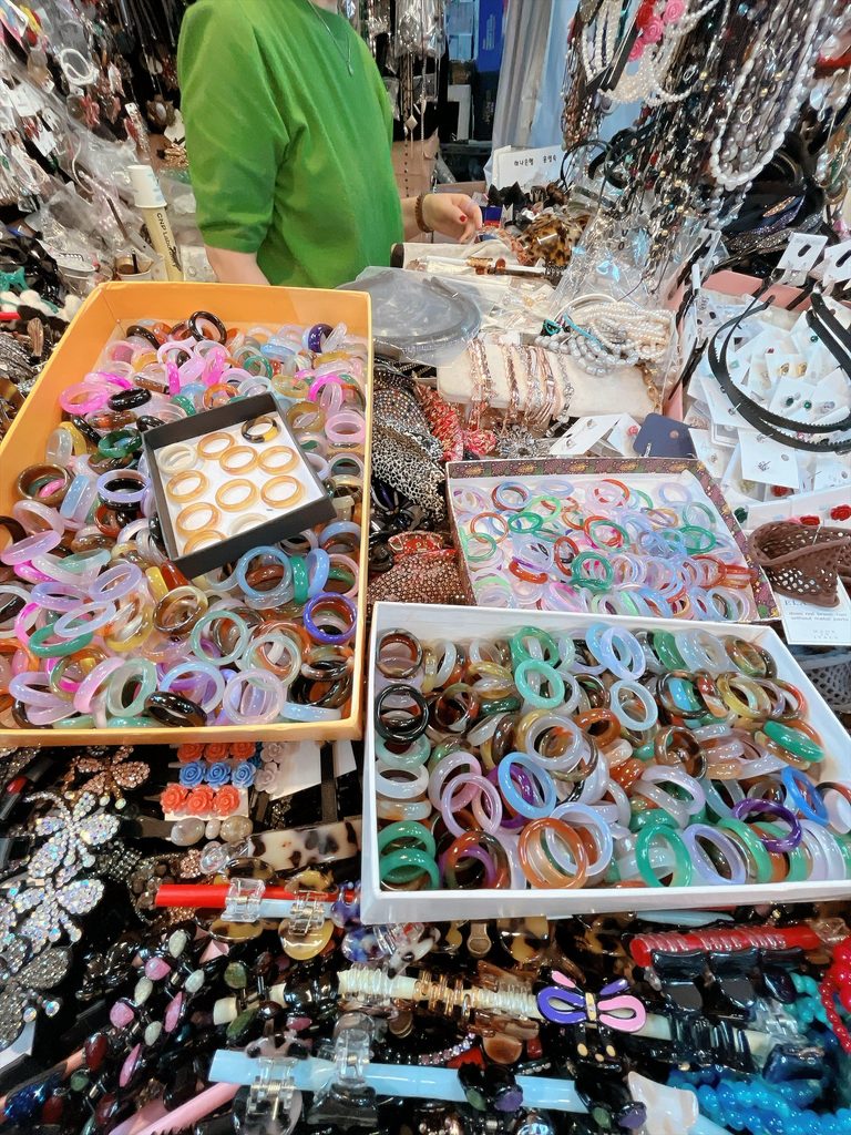 南大門市場玉の指輪ショッピング｜他のアクセサリーや雑貨も一緒に見たいときにも良さそうです