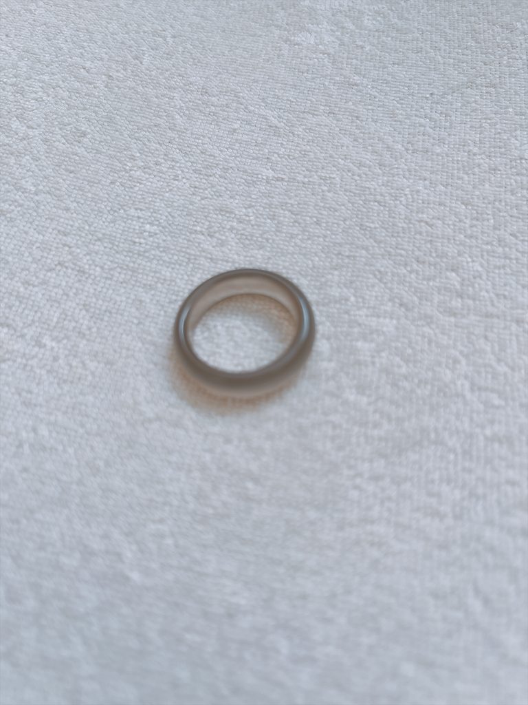 南大門市場玉の指輪ショッピング｜こちらの薄いグレーの指輪を購入しました